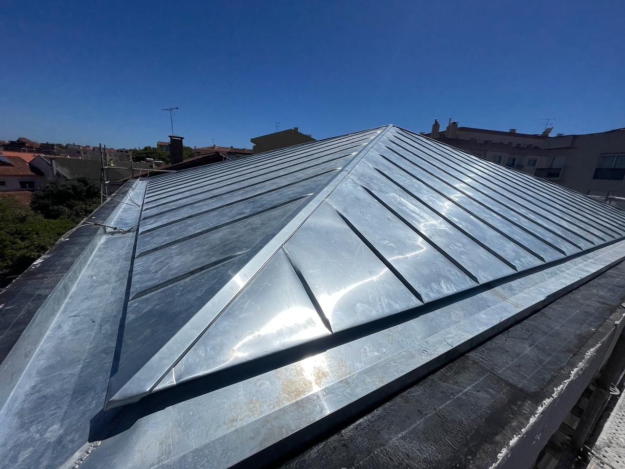 Revestimento de sotao em zinco titanio