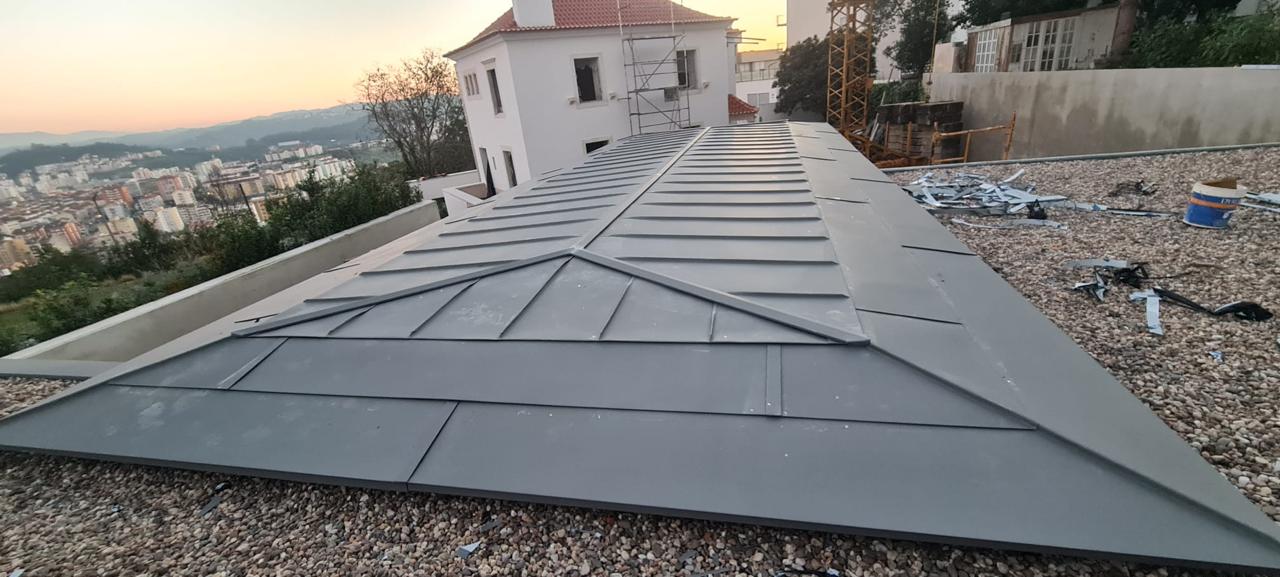 Parapeito em zinco - acabamento de qualidade